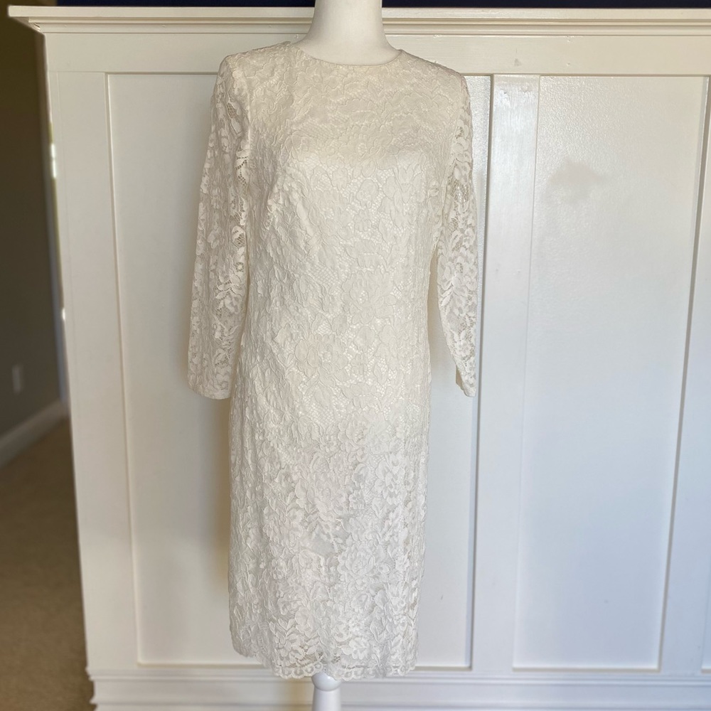 Knee-length lace overlay dress